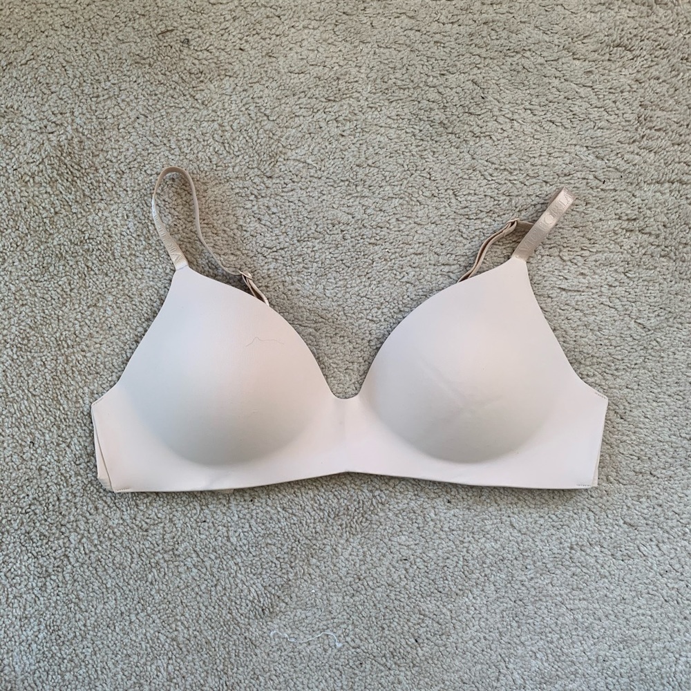 Victoria’s Secret Wireless T-Shirt Bra 32DD